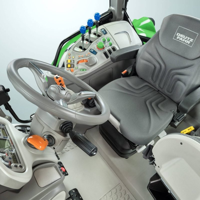 5 Series_125_Stage V_Studio_DSC_2940