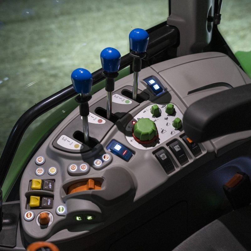 5 Series_5125_Stage V_Field_right consolle_DSC03044