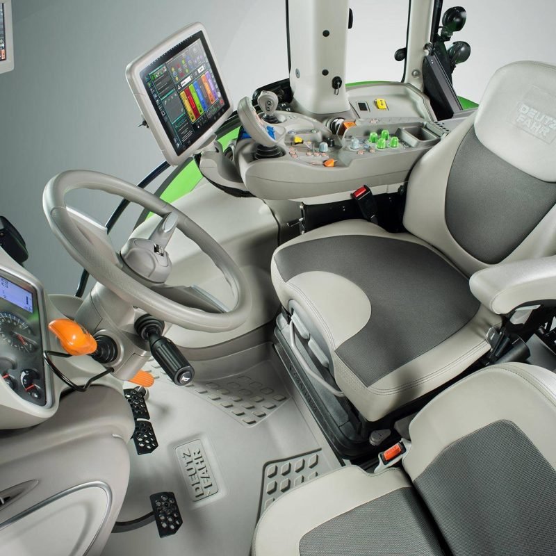 DEUTZFAHR_PRODUCTS_TRACTORS_9SERIES_MY2014_PICTURES_9340TTV_STILLLIFE_DSC_1054-BRACCIOLO-APERTO